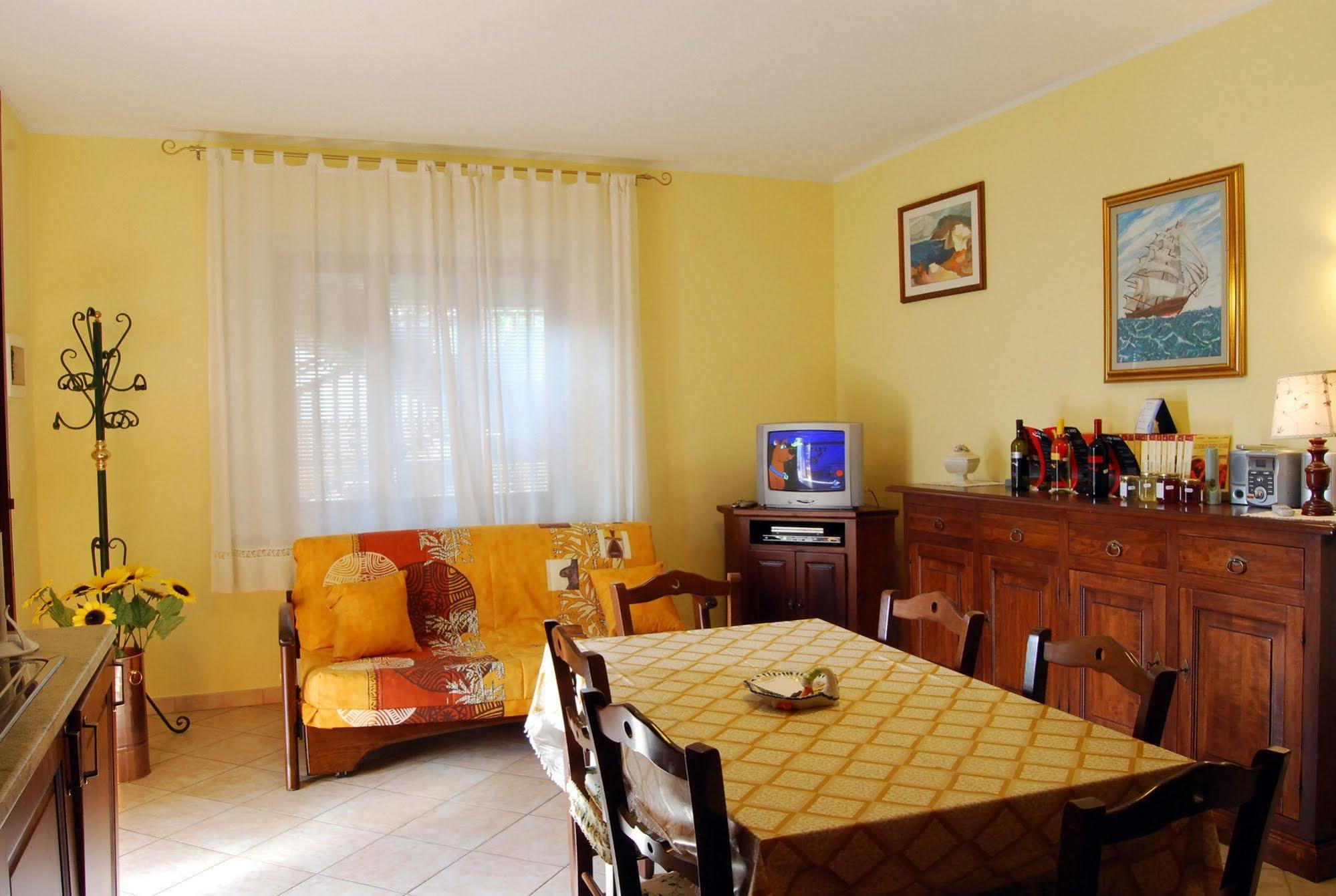 B&B Da Franca Camporgiano Exteriör bild